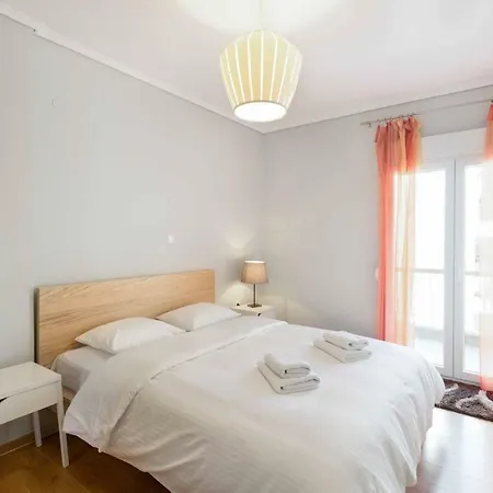 3 Bedroom Close To The Center Apartment Thessaloniki