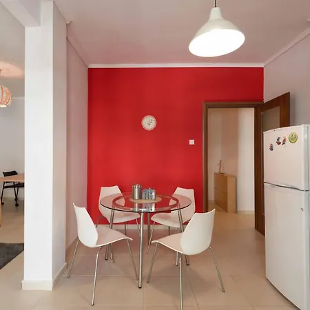 3 Bedroom Close To The Center Apartment *